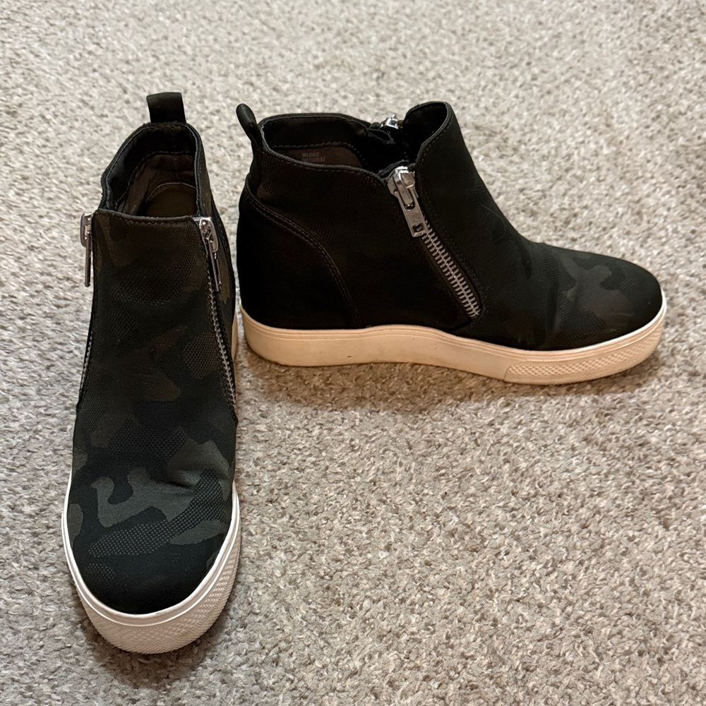 Steve Madden Women’s Camo Wedgie Booties